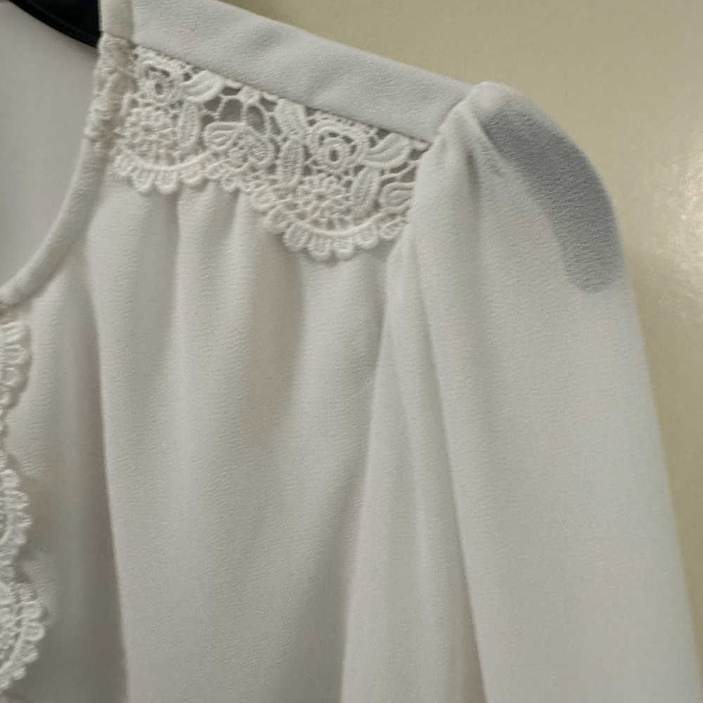 CeCe Creamy Lace Trim Blouse with Sheer Sleeves Size Small